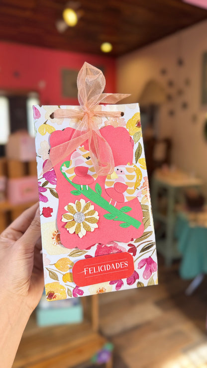 Caja de regalo decorada con animalitos
